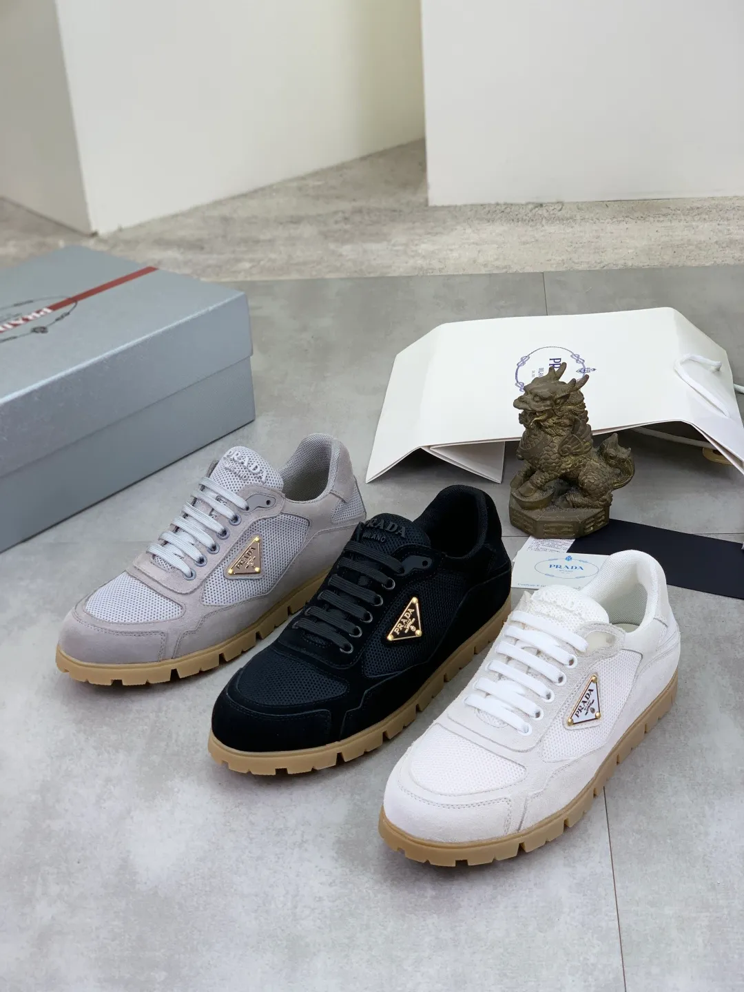 Men's men's shoes 💰P520💰 [New style] popular models are on the official website, 🆘 Trendy brand (Prada) mainly promotes popular models, avant-garde and versatile fashionable men's shoes private version mold opening, cowhide surface splicing 1:1.. Fashionable and simple, original imported cowhide lining cowhide feet; the atmosphere and personality are more fashionable, eye-catching and pursuing class. It will subvert the old idea and be a must-have for fashion trendsetters with you! Must keep it for yourself! Tall and comfortable, large and low, high-end quality workmanship. Code number: 38-45 3️⃣optional.